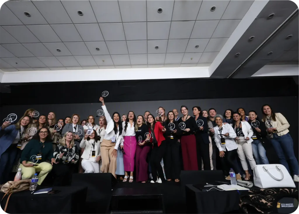 Turma de dentistas reunida no palco do IMBX Presencial